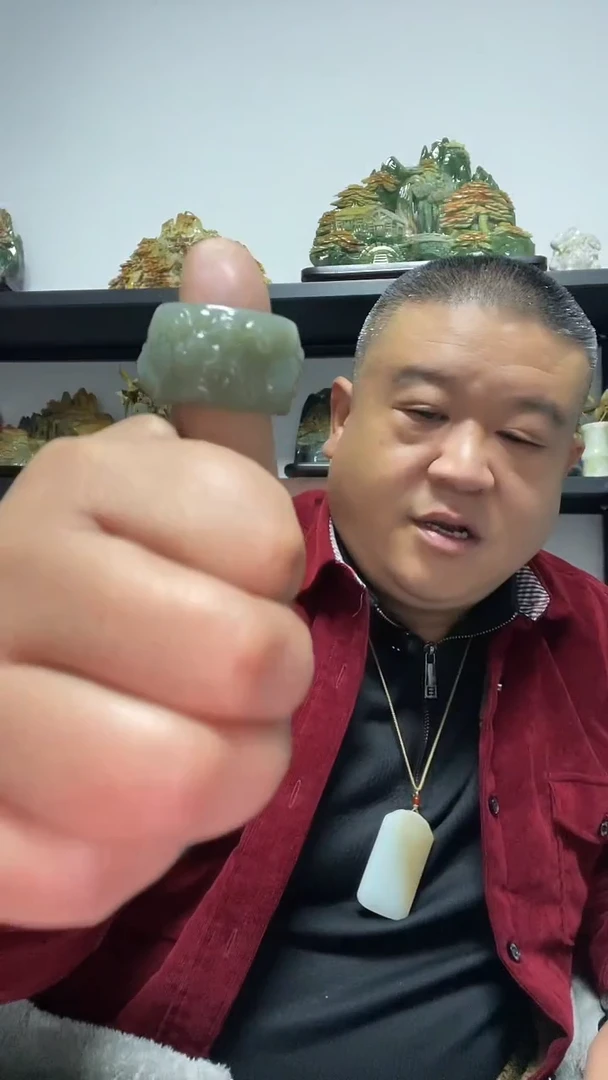 未镶嵌戒指和田玉貔貅扳指一个
