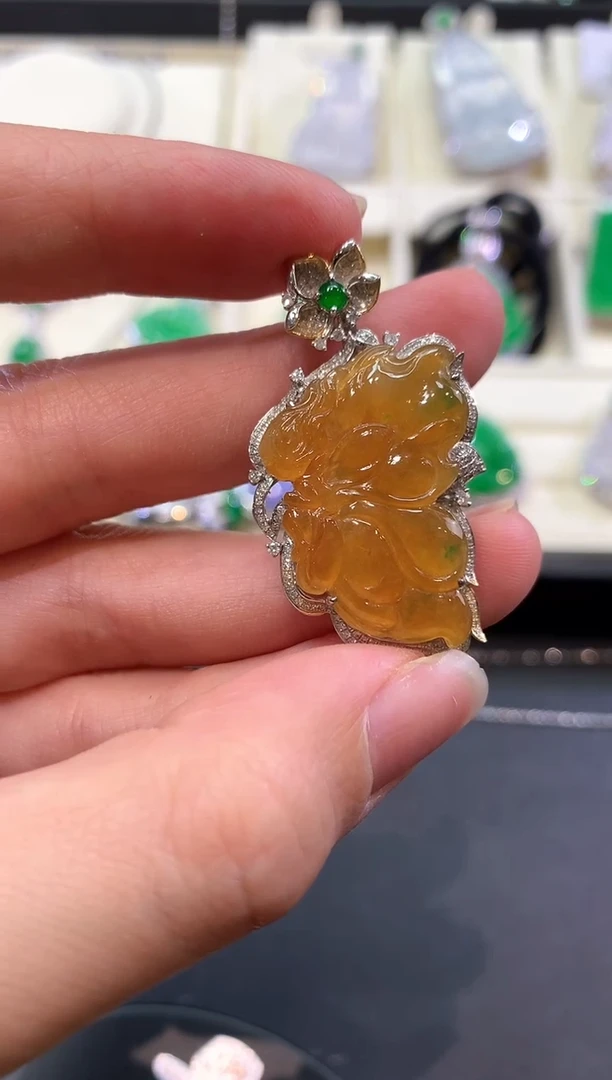 翡翠18K金镶嵌吊坠(不含链)d33