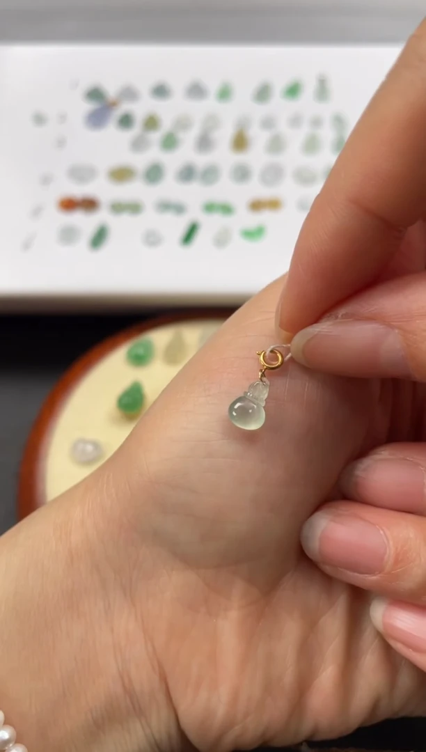 吊坠(不含链)18K金镶嵌翡翠一个JK714