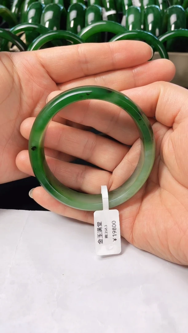 和田玉（碧玉）手镯未镶嵌碧玉手镯