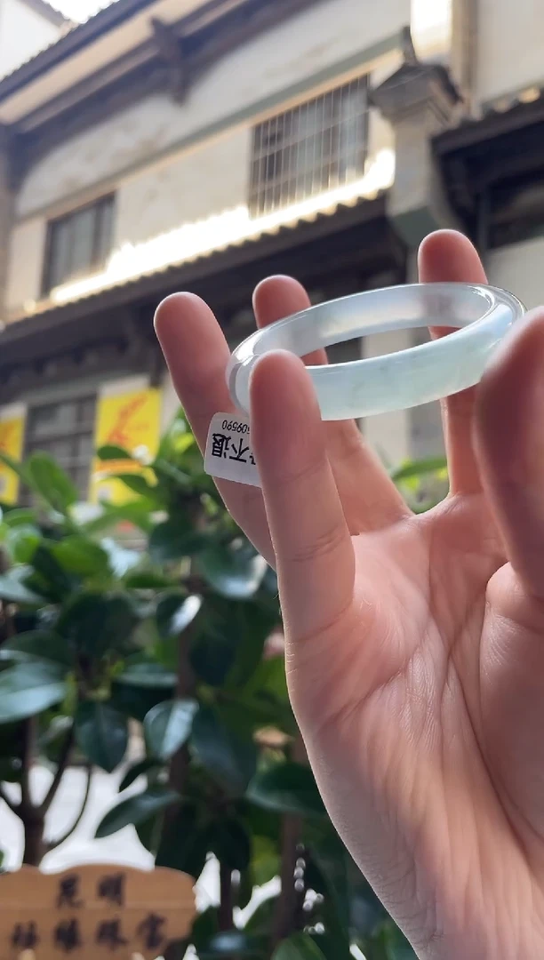 翡翠手镯未镶嵌52圈