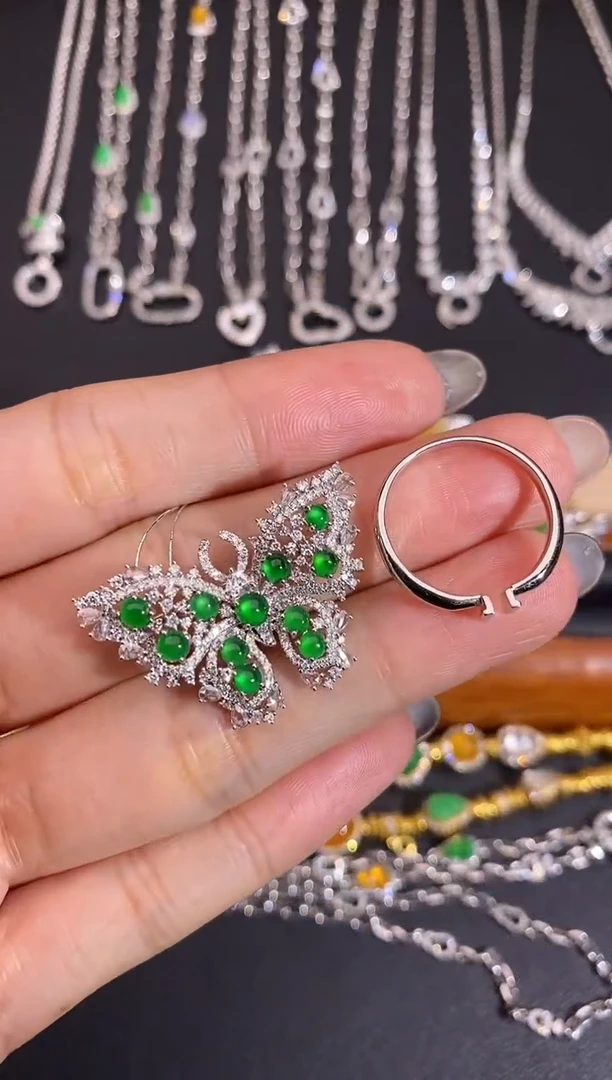 18K金镶嵌戒指翡翠戒指