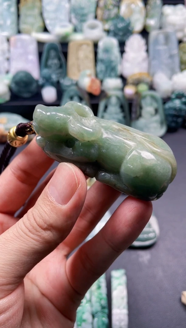 颈饰未镶嵌翡翠7  天然翡翠a货  牛