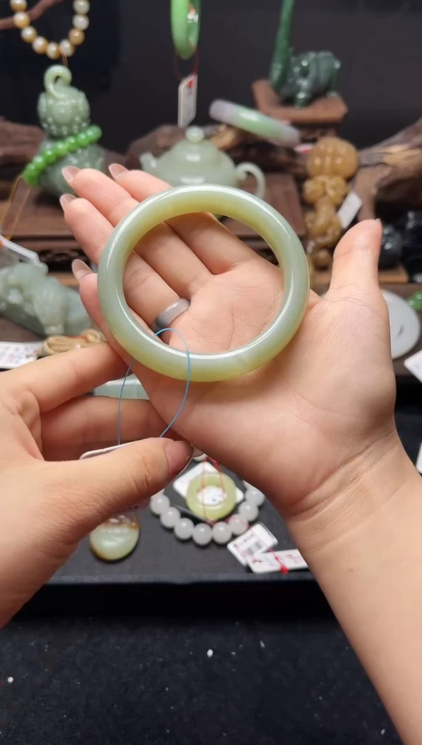 和田玉手镯未镶嵌且末青白 57+圈 有内裂9007769