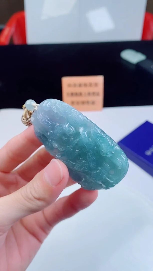 颈饰未镶嵌翡翠