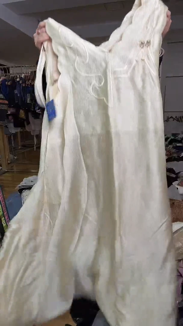 吊带裙       M码        130斤