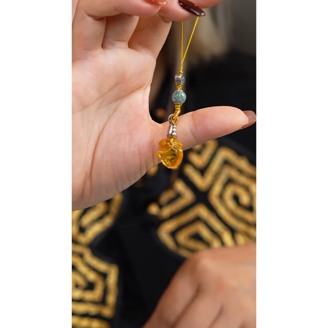 未镶嵌颈饰琥珀兔子挂件