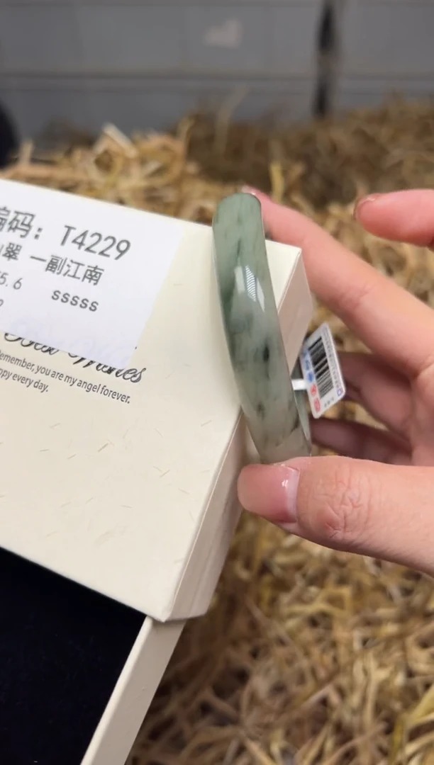 未镶嵌手镯石英质玉T4229