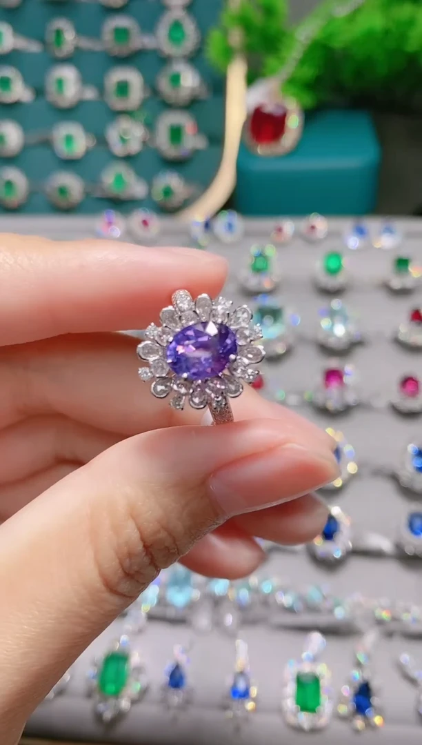 18K金戒指彩色蓝宝石18K金镶嵌.