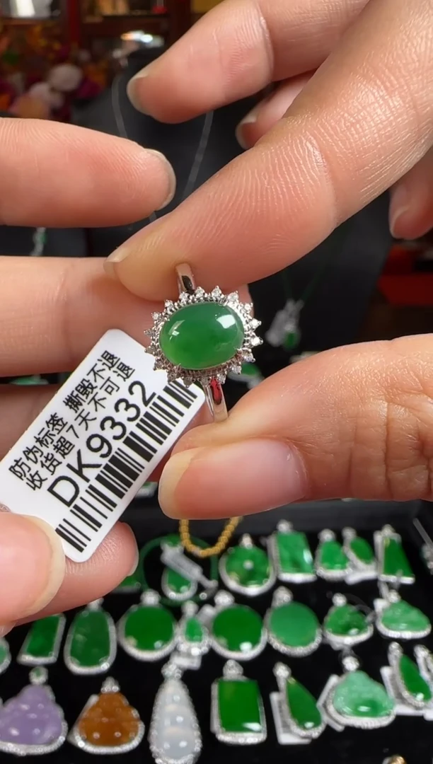18K金镶嵌戒指翡翠DK9332冰绿蛋戒指