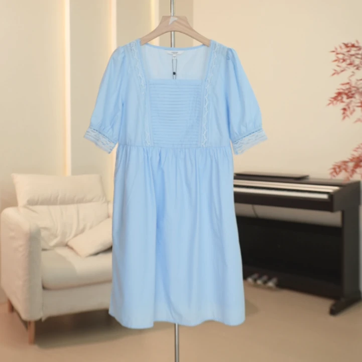 G921 早春风琴褶皱拼接蕾丝小清新方领连衣裙 4B55