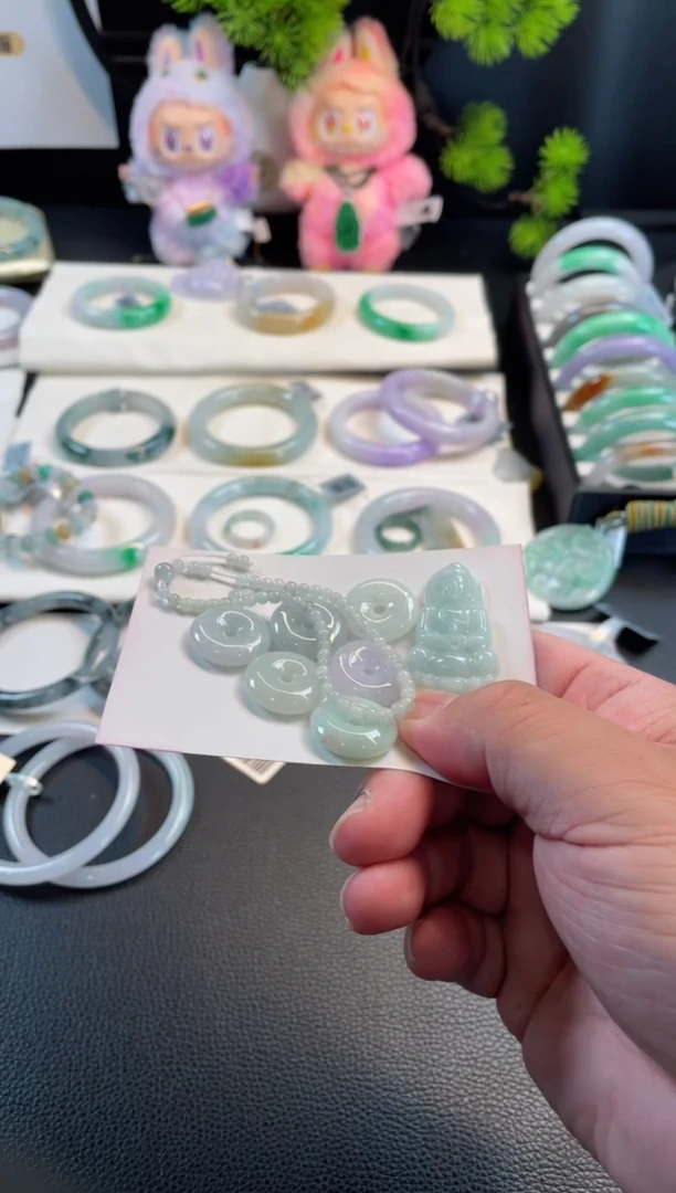 翡翠手镯未镶嵌30有纹裂