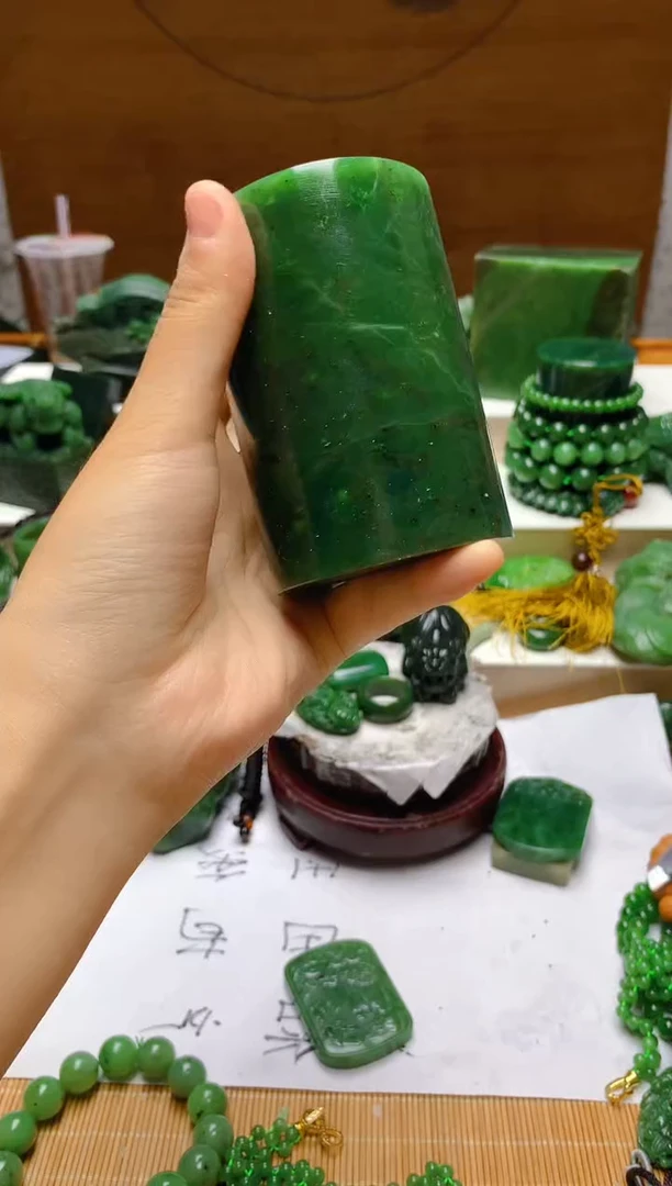 未镶嵌和田玉（碧玉）摆件1