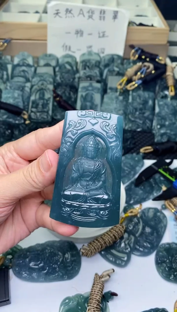 颈饰未镶嵌翡翠