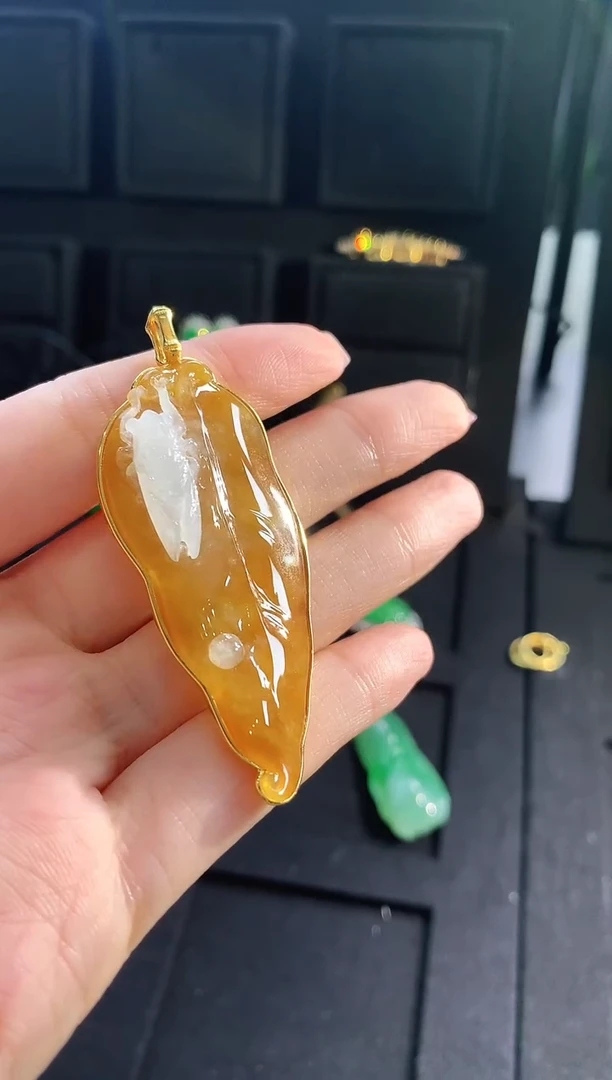 【闪购商品】翡翠颈饰18K金镶嵌吊坠