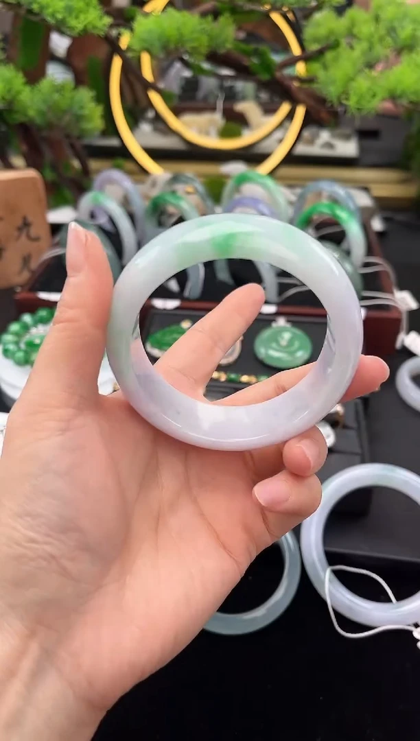 未镶嵌手镯翡翠手镯