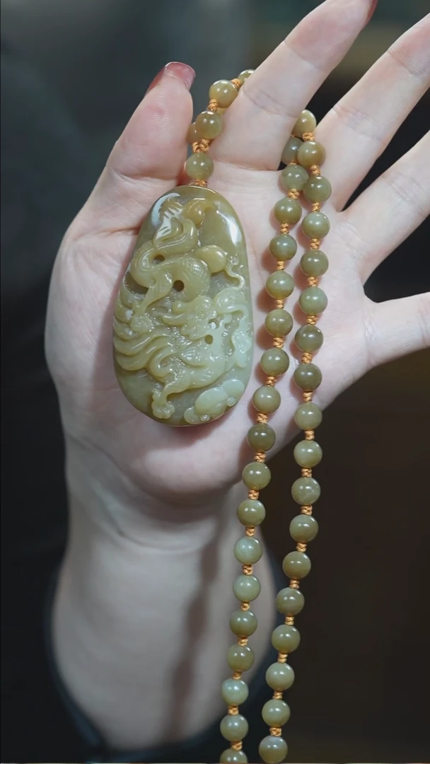 颈饰未镶嵌和田玉龙