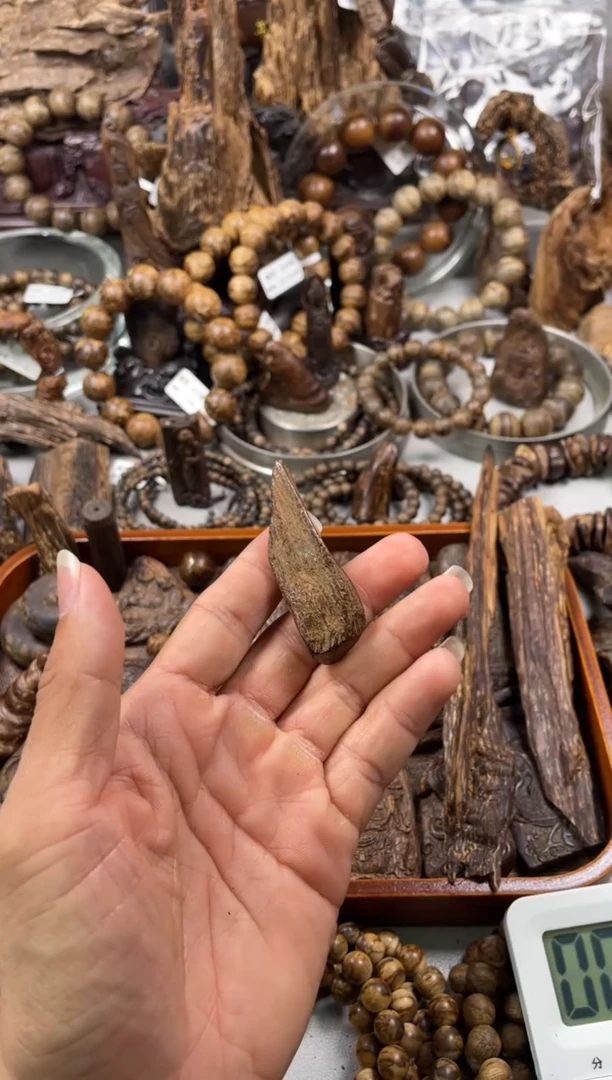 沉香沉香碎屑用****3 沉香   土沉