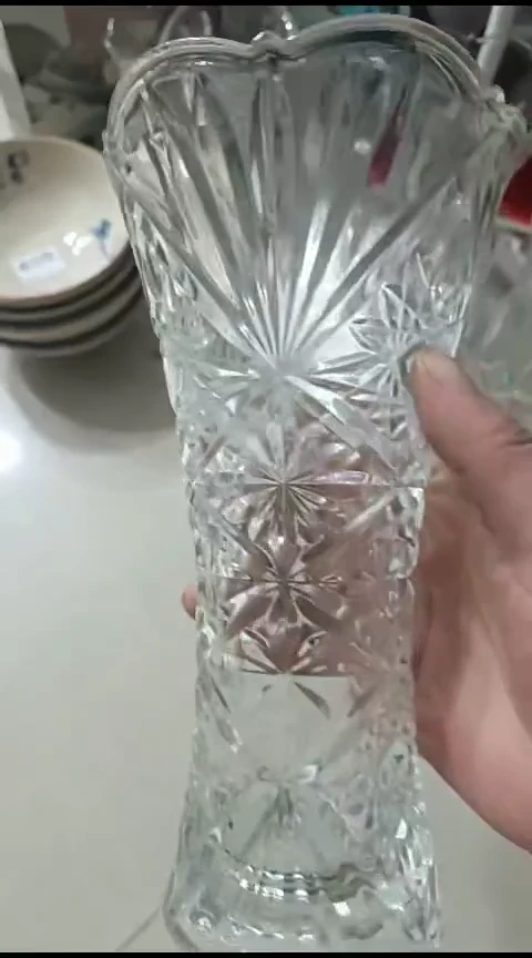 瓷高25厘米花瓶一个装