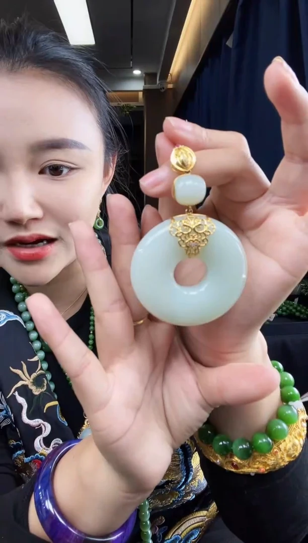 【闪购商品】和田玉吊坠18K金镶嵌多样性发一