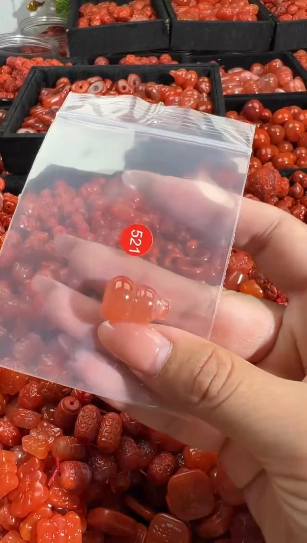 南红玛瑙未镶嵌颈饰1