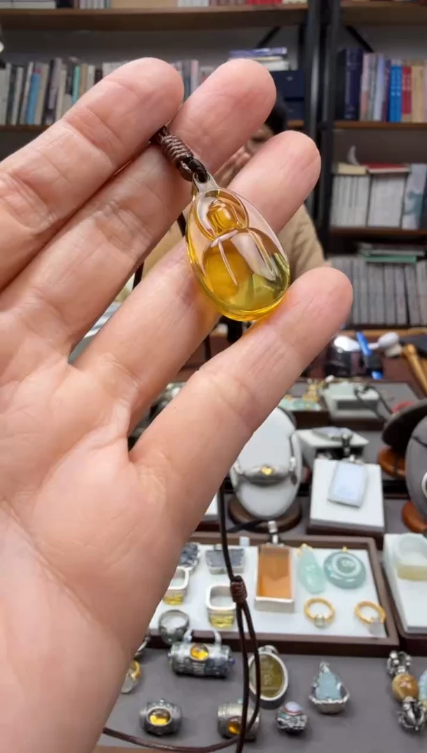 琥珀颈饰未镶嵌无相佛吊坠