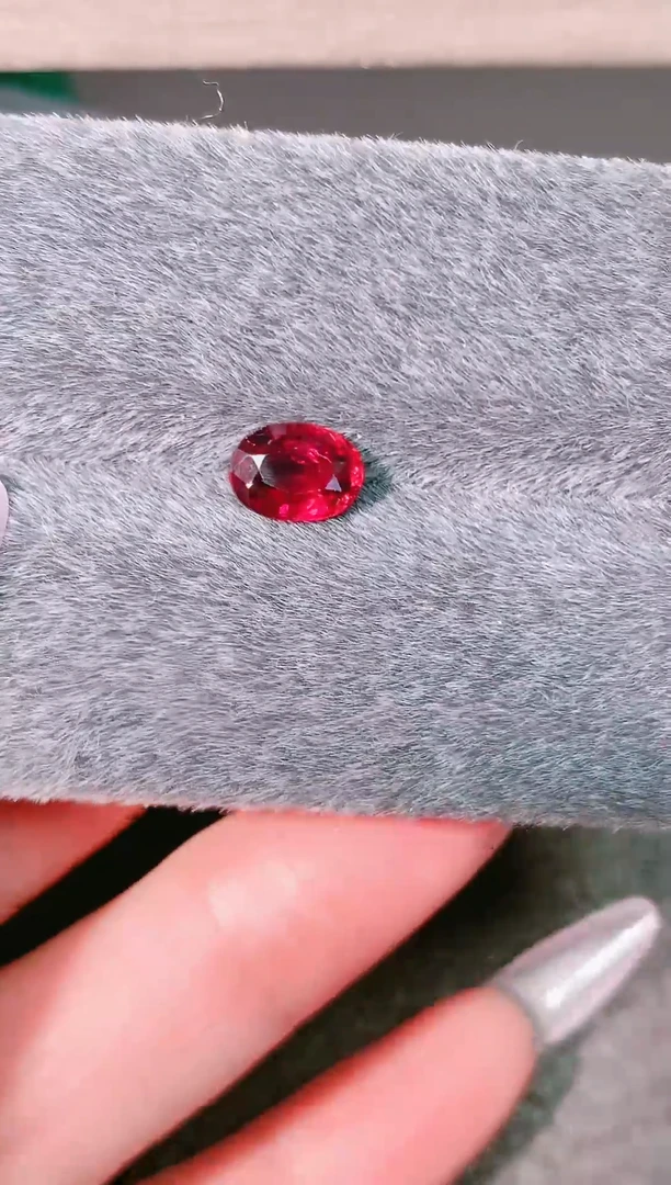 未镶嵌珠宝半成品石榴石天然石榴石微矿1.92ct