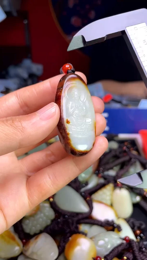 和田玉未镶嵌颈饰1