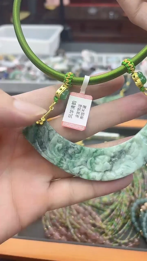 颈饰未镶嵌翡翠翡翠月牙项圈