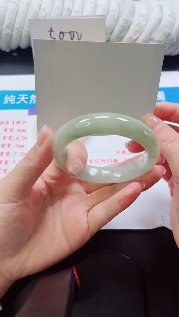 【闪购商品】石英质玉手镯未镶嵌74