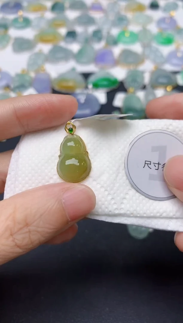 翡翠18K金镶嵌颈饰天然缅甸A货翡翠