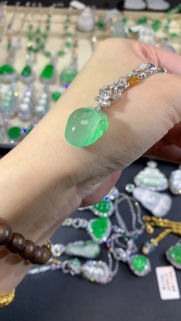 吊坠(不含链)18K金镶嵌翡翠B**?75-福瓜（不含链