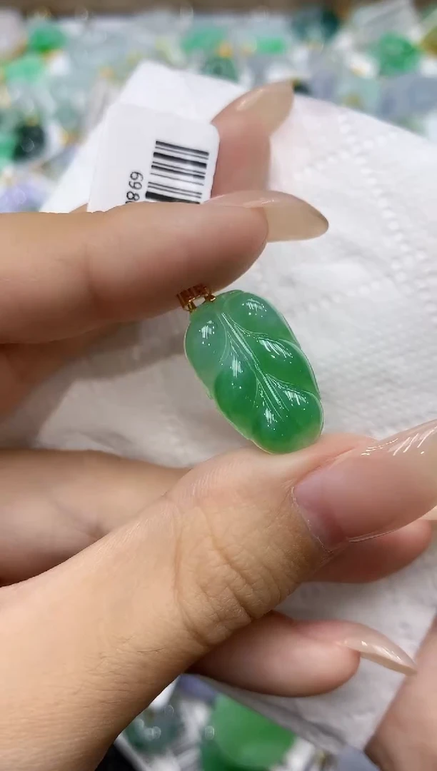 颈饰18K金镶嵌翡翠111111111111