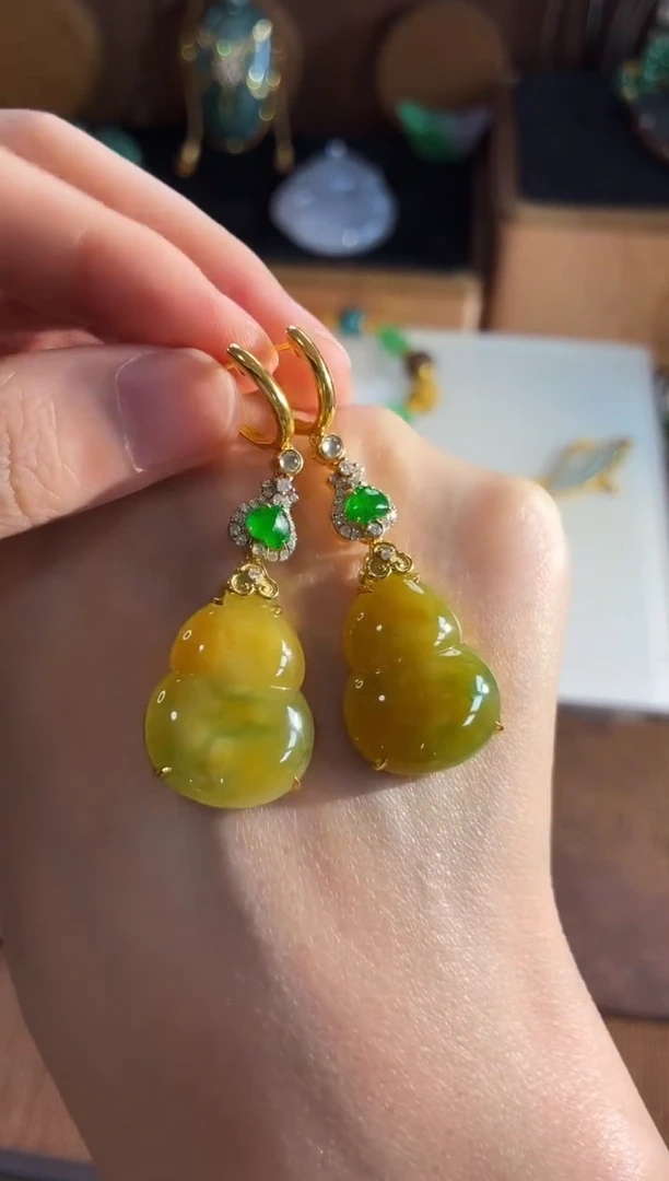 18K金镶嵌翡翠耳饰耳饰