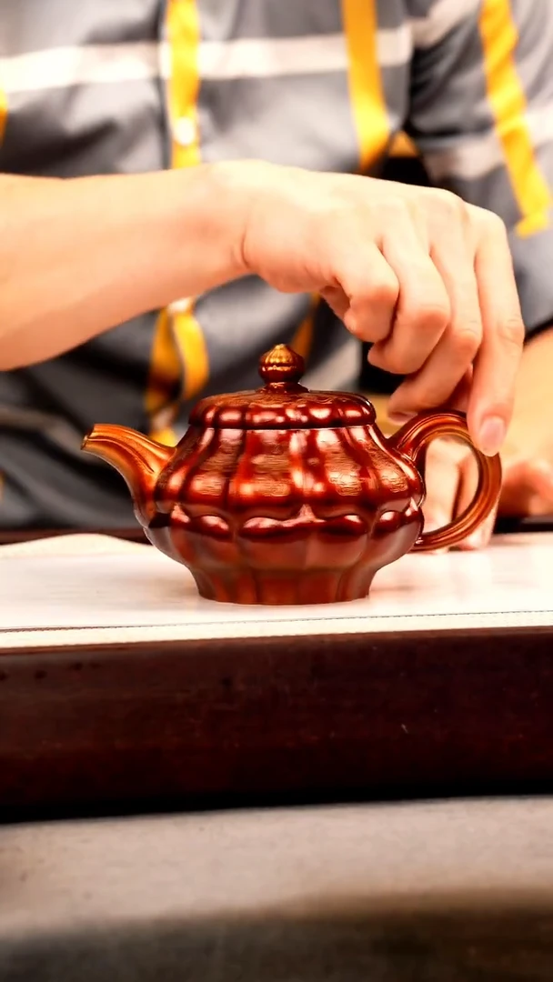 茶壶紫砂金贝烧 筋纹合菱 刻绘