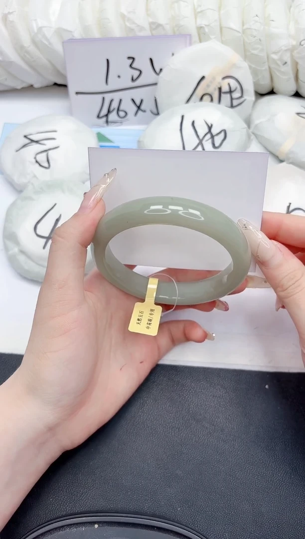 未镶嵌手镯石英质玉104-65