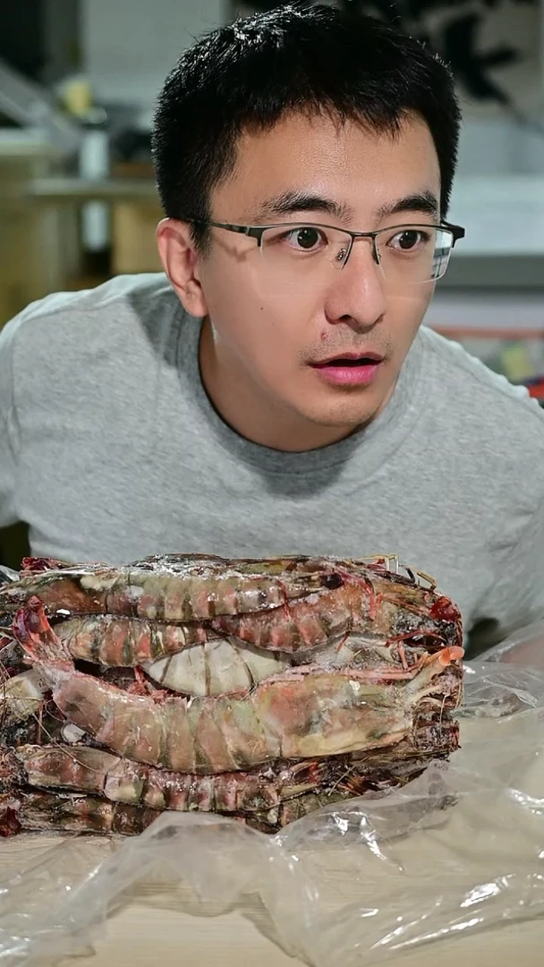 中国大陆软壳大斑节虾