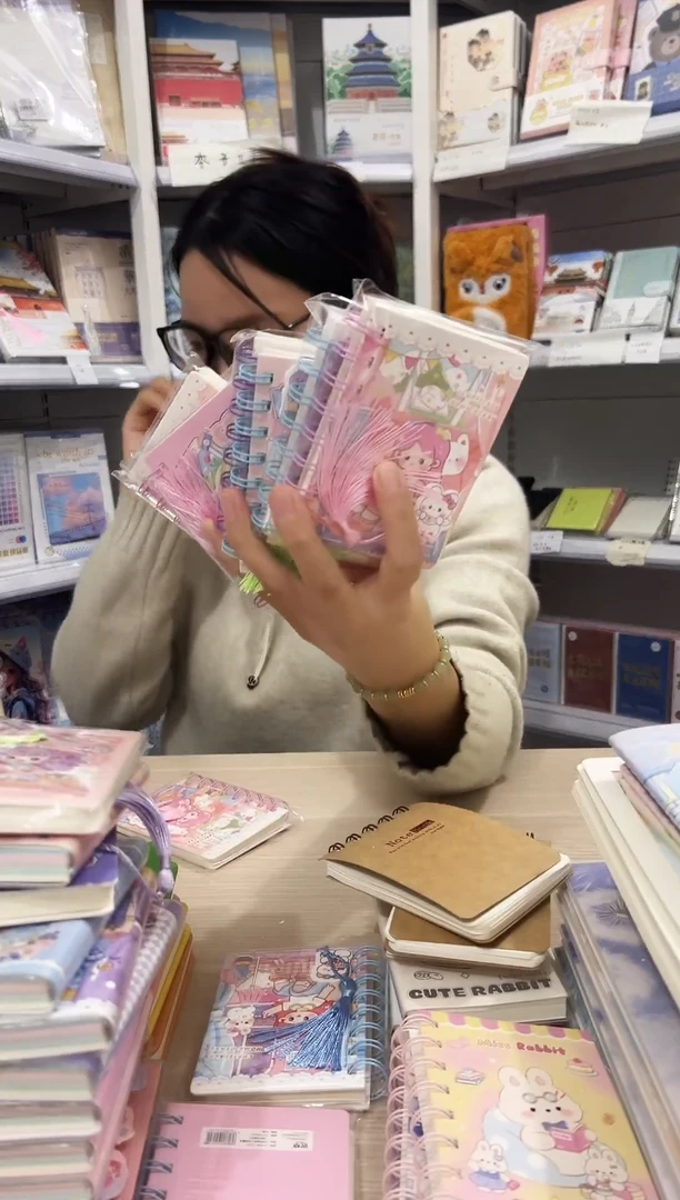 100K流苏工艺线圈本【图案随机】 10本