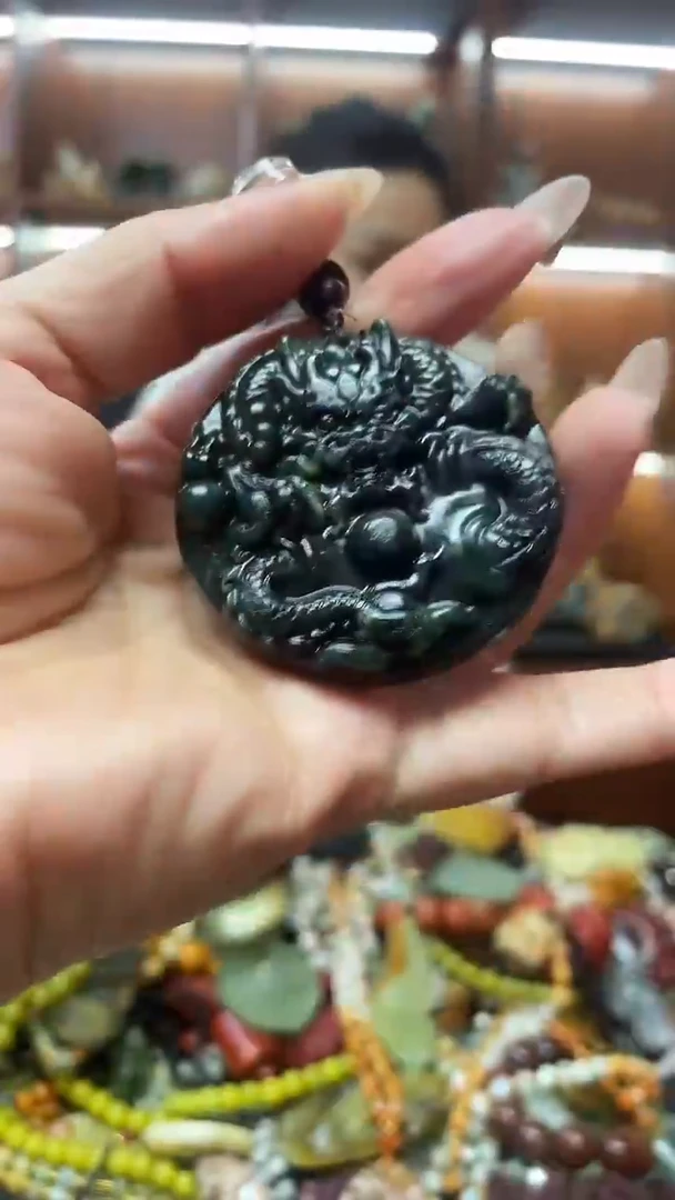 未镶嵌蛇纹石玉吊坠