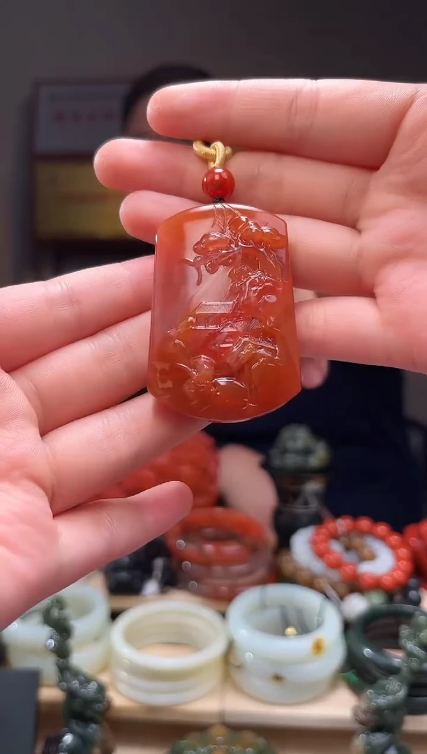 颈饰未镶嵌南红玛瑙吊坠