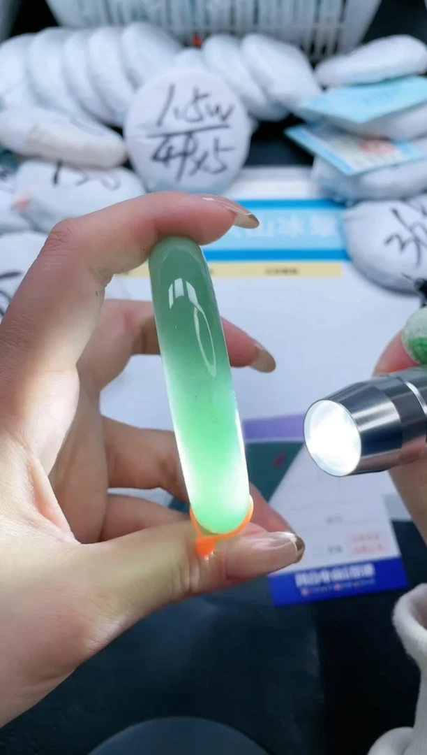 【闪购商品】石英质玉手镯未镶嵌19V43-56