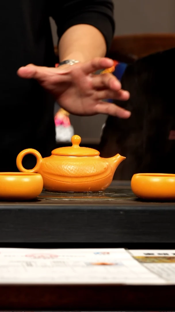 【闪购商品】紫砂茶壶QYJ 暖玉砂 鱼乐壶 300cc