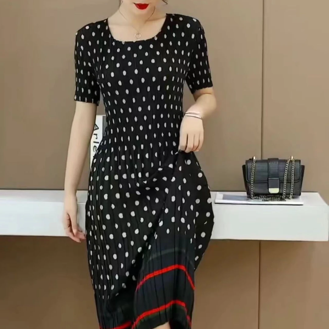 圆领波点褶皱连衣裙短袖气质修身弹力时尚显瘦过膝裙