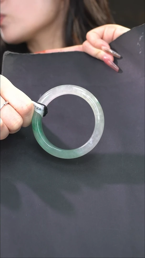 石英质玉手镯未镶嵌56