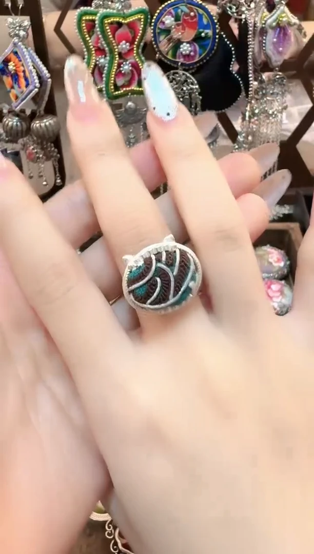 织绣云织谣民族风精美饰品   668