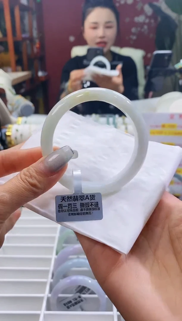 【闪购商品】翡翠手镯未镶嵌66果绿55-57/11.5*7.8