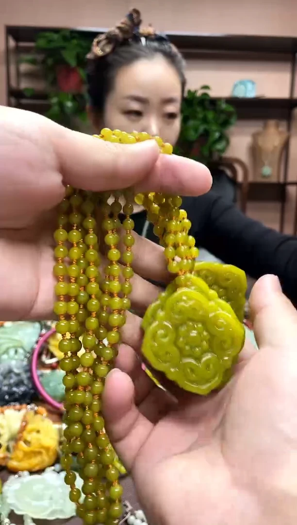 未镶嵌岫玉吊坠多样性发货发其中之一