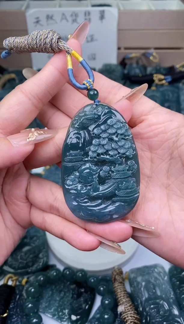 颈饰未镶嵌翡翠