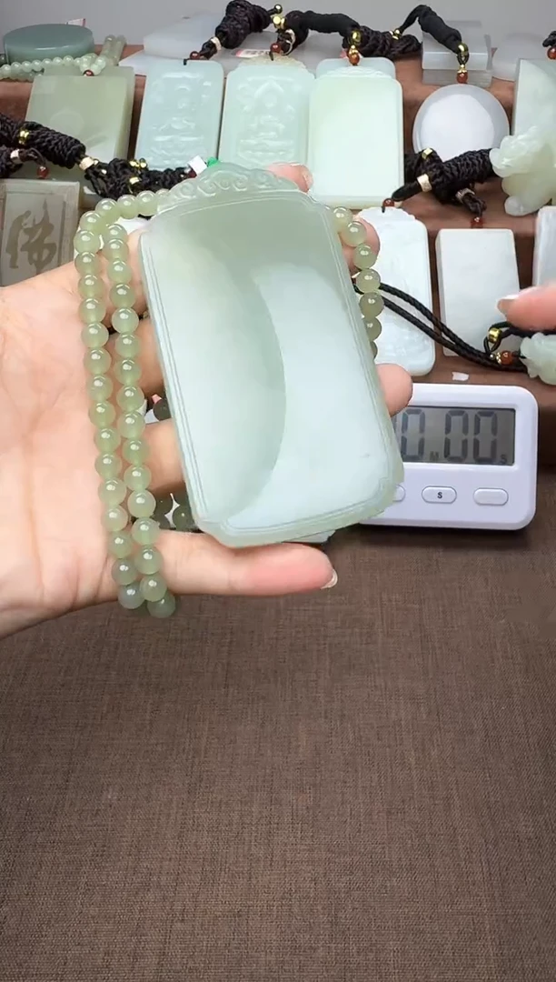 颈饰未镶嵌和田玉1