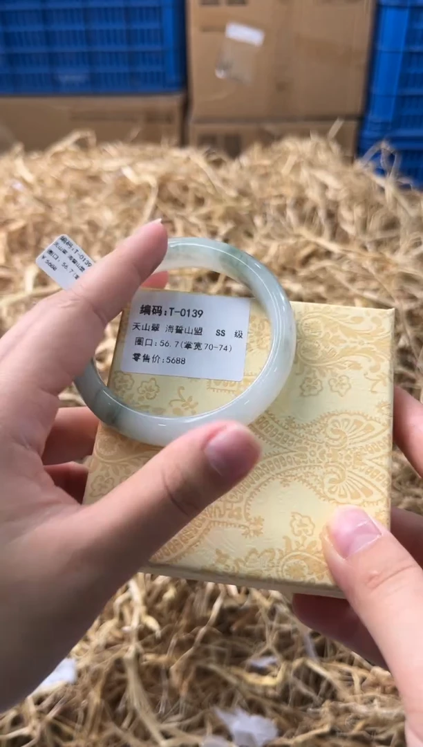 未镶嵌手镯石英质玉T-0139